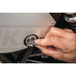 Schlüsselanhänger »XT-Buddy« Edelstahl, Werkzeug für Seitendeckel-Stiftbolzen, Sechskantschlüssel SW5,5mm Zündkontakt & SW8mm Batterie, Abm. ca. 43x28mm